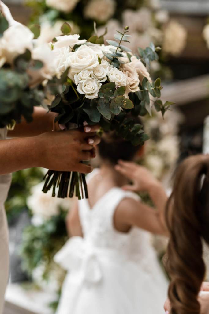 VIEW-BY-SYDNEY-PIER-ONE-WEDDING-PHOTOGRAPHER-ANELLOWEDDINGS-BRIDESMAIDS-BOUQUET