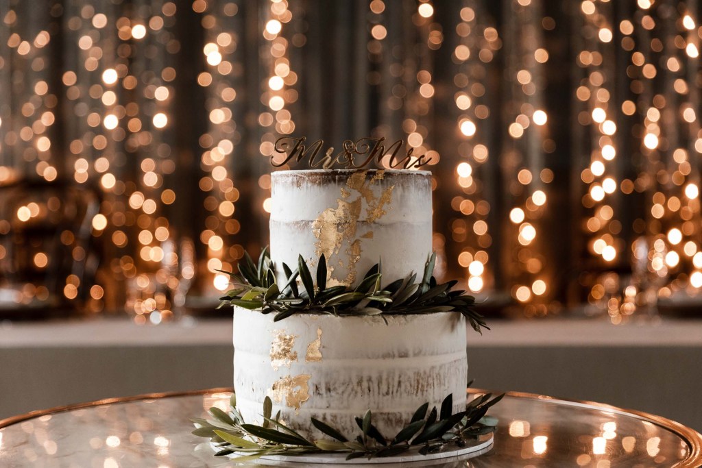 VIEW-BY-SYDNEY-PIER-ONE-WEDDING-PHOTOGRAPHER-ANELLOWEDDINGS-ROOM-CAKE-DESIGN