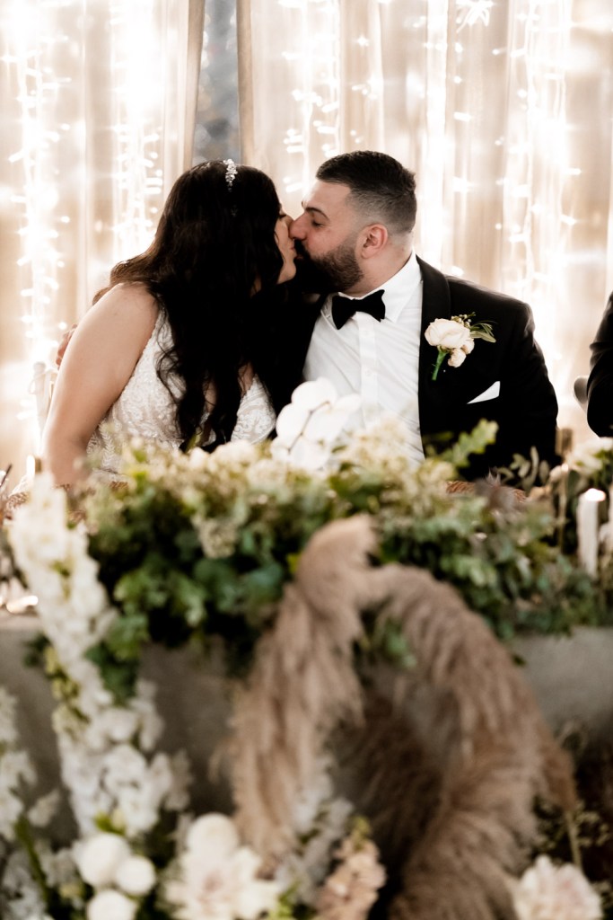 VIEW-BY-SYDNEY-PIER-ONE-WEDDING-PHOTOGRAPHER-ANELLOWEDDINGS-KISS-COUPLE