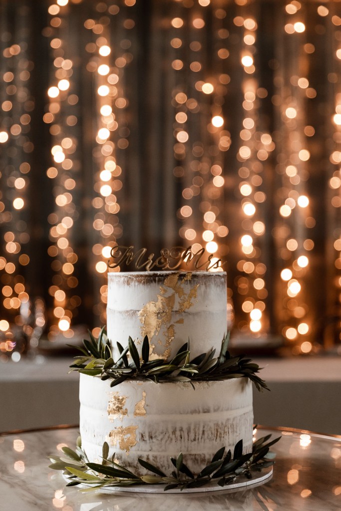 VIEW-BY-SYDNEY-PIER-ONE-WEDDING-PHOTOGRAPHER-ANELLOWEDDINGS-ROOM-CAKE-DESIGN