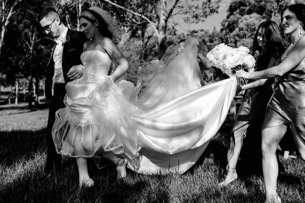 WESTERN-SYDNEY-PARKLANDS-THE-DAIRY-ABBOTSBURY-SYDNEY-PHOTOGRAPHERS-ANELLOWEDDINGS-WALKING-BRIDE
