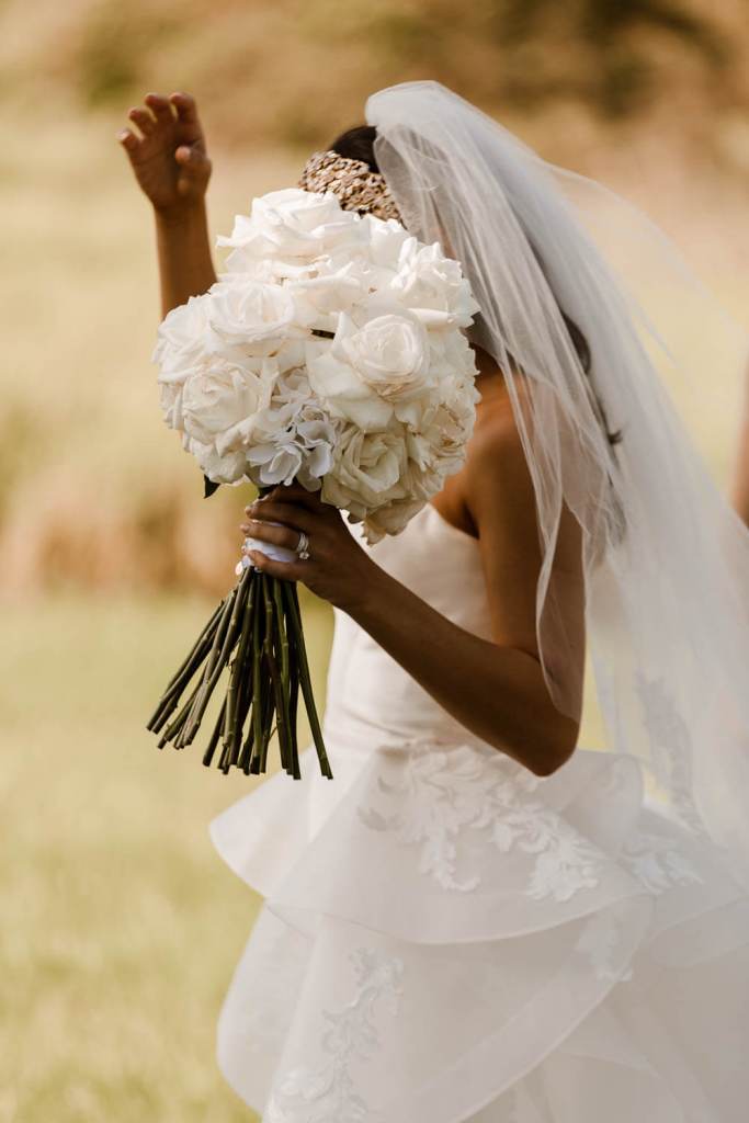 WESTERN-SYDNEY-PARKLANDS-THE-DAIRY-ABBOTSBURY-SYDNEY-PHOTOGRAPHERS-ANELLOWEDDINGS-BRIDES-BOUQUET