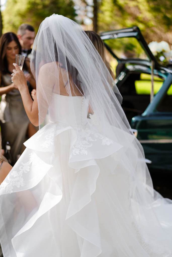 WESTERN-SYDNEY-PARKLANDS-THE-DAIRY-ABBOTSBURY-SYDNEY-PHOTOGRAPHERS-ANELLOWEDDINGS-MODERN-BRIDE