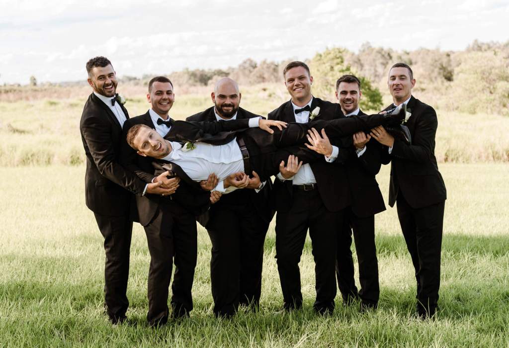 WESTERN-SYDNEY-PARKLANDS-THE-DAIRY-ABBOTSBURY-SYDNEY-PHOTOGRAPHERS-ANELLOWEDDINGS-FUN-GROOMSMAN