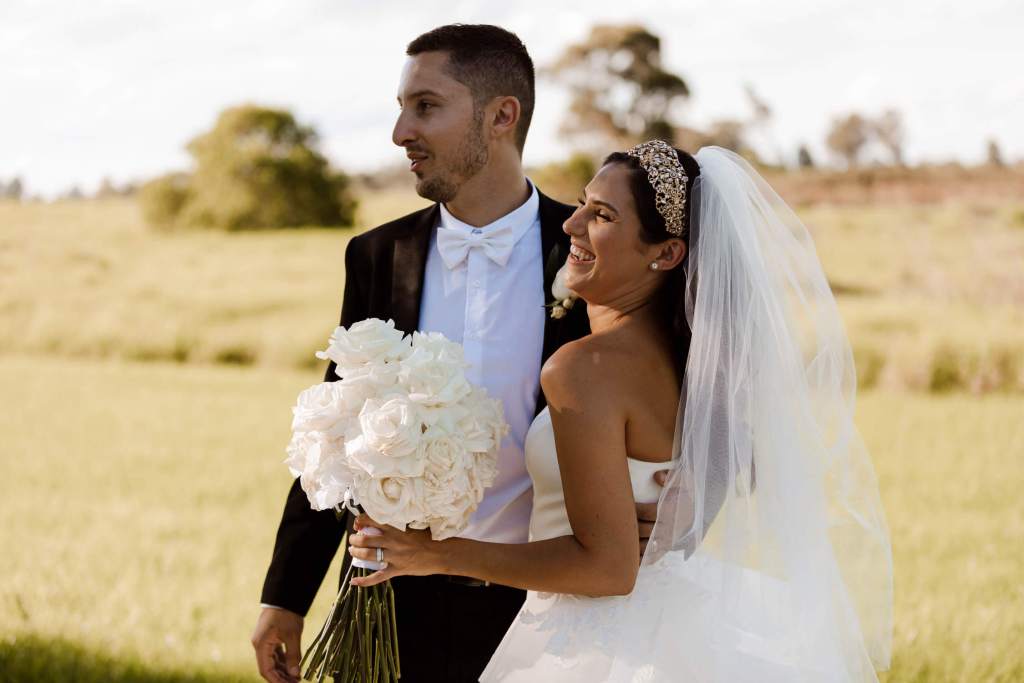 WESTERN-SYDNEY-PARKLANDS-THE-DAIRY-ABBOTSBURY-SYDNEY-PHOTOGRAPHERS-ANELLOWEDDINGS-BRIDAL-SMILING-COUPLE