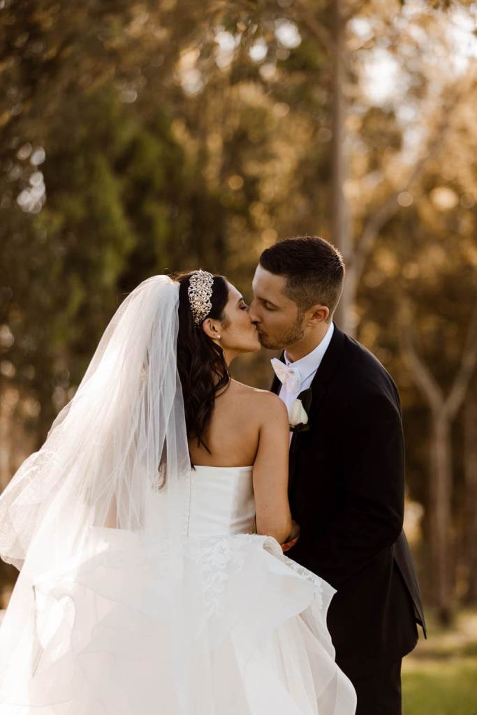 WESTERN-SYDNEY-PARKLANDS-THE-DAIRY-ABBOTSBURY-SYDNEY-PHOTOGRAPHERS-ANELLOWEDDINGS-BRIDAL-TIMELESS-BRIDE