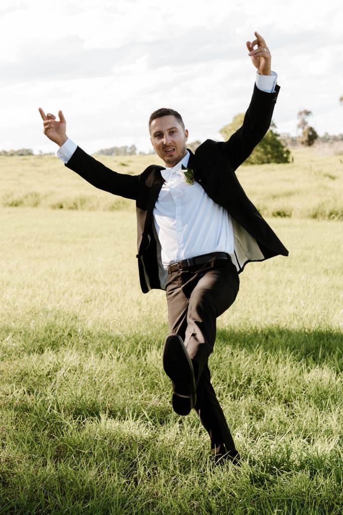 WESTERN-SYDNEY-PARKLANDS-THE-DAIRY-ABBOTSBURY-SYDNEY-PHOTOGRAPHERS-ANELLOWEDDINGS-GROOM-FUN