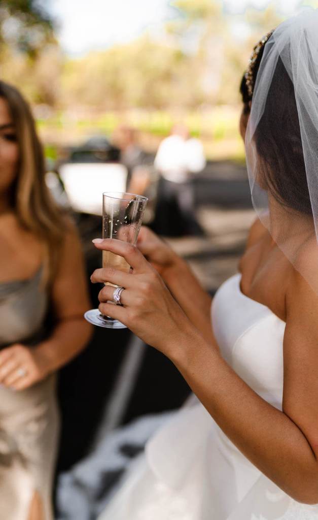 WESTERN-SYDNEY-PARKLANDS-THE-DAIRY-ABBOTSBURY-SYDNEY-PHOTOGRAPHERS-ANELLOWEDDINGS-MODERN-BRIDE