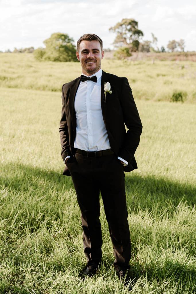 WESTERN-SYDNEY-PARKLANDS-THE-DAIRY-ABBOTSBURY-SYDNEY-PHOTOGRAPHERS-ANELLOWEDDINGS-SMILING-GROOMSMAN
