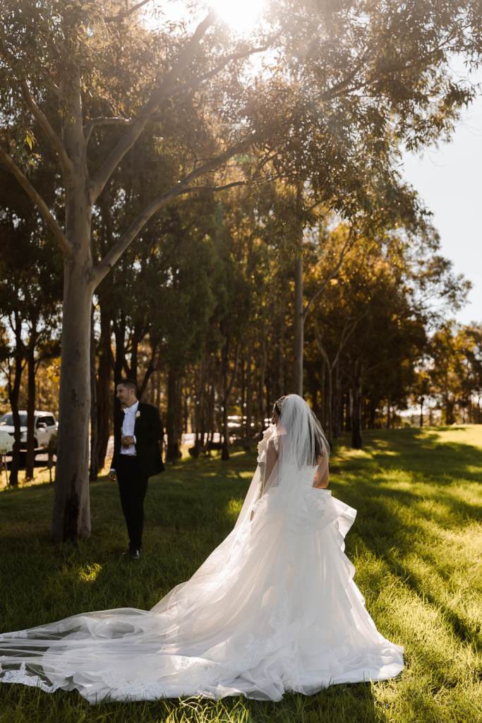WESTERN-SYDNEY-PARKLANDS-THE-DAIRY-ABBOTSBURY-SYDNEY-PHOTOGRAPHERS-ANELLOWEDDINGS-TIMELESS-BRIDE