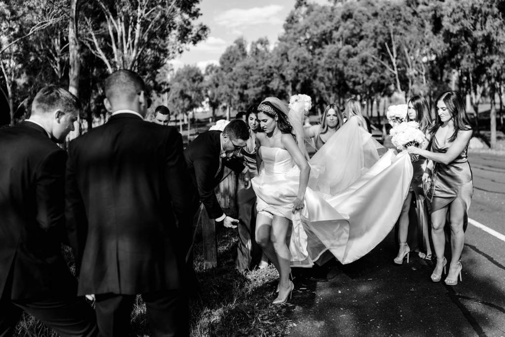 WESTERN-SYDNEY-PARKLANDS-THE-DAIRY-ABBOTSBURY-SYDNEY-PHOTOGRAPHERS-ANELLOWEDDINGS-WALKING-BRIDE