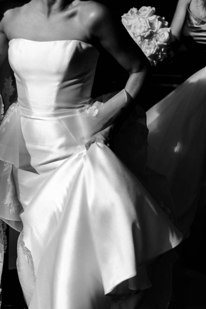 WESTERN-SYDNEY-PARKLANDS-THE-DAIRY-ABBOTSBURY-SYDNEY-PHOTOGRAPHERS-ANELLOWEDDINGS-MODERN-WEDDING-DRESS