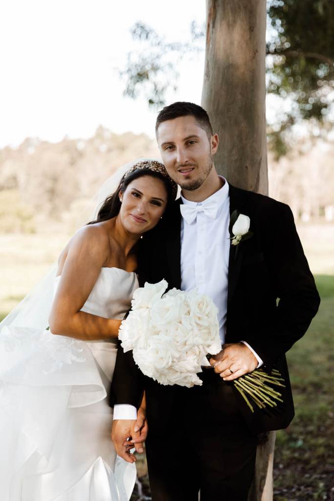 WESTERN-SYDNEY-PARKLANDS-THE-DAIRY-ABBOTSBURY-SYDNEY-PHOTOGRAPHERS-ANELLOWEDDINGS-SMILING-COUPLE