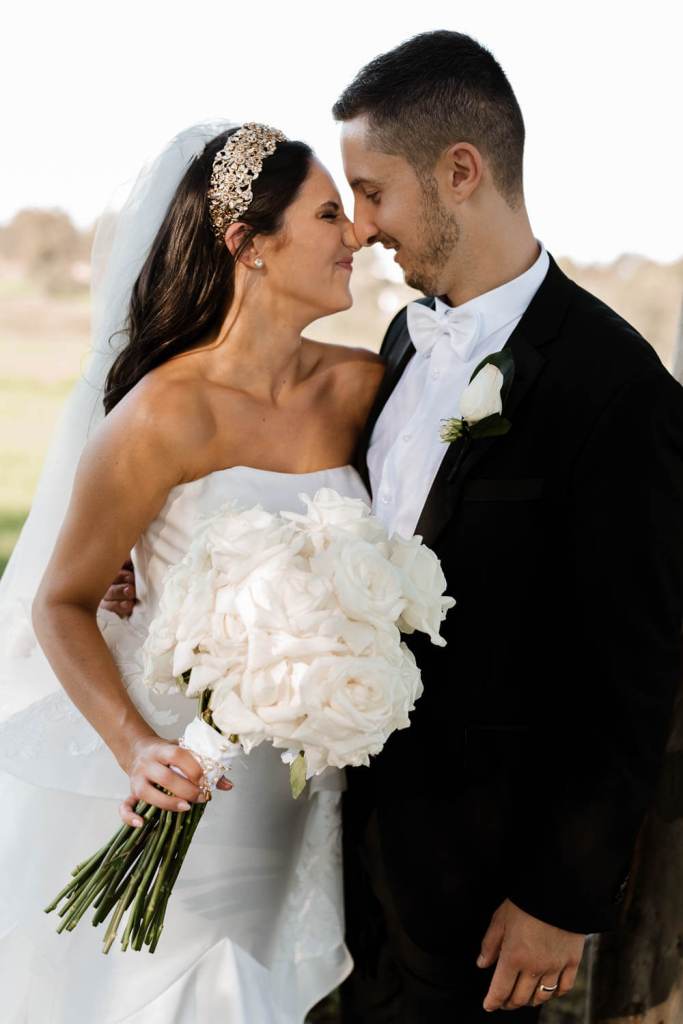 WESTERN-SYDNEY-PARKLANDS-THE-DAIRY-ABBOTSBURY-SYDNEY-PHOTOGRAPHERS-ANELLOWEDDINGS-SMILING-COUPLE
