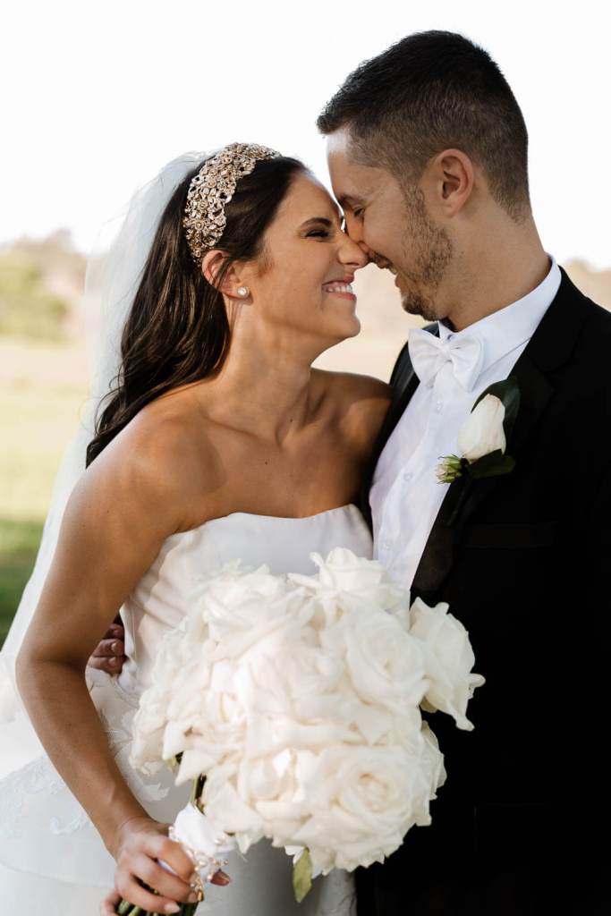 WESTERN-SYDNEY-PARKLANDS-THE-DAIRY-ABBOTSBURY-SYDNEY-PHOTOGRAPHERS-ANELLOWEDDINGS-SMILING-COUPLE