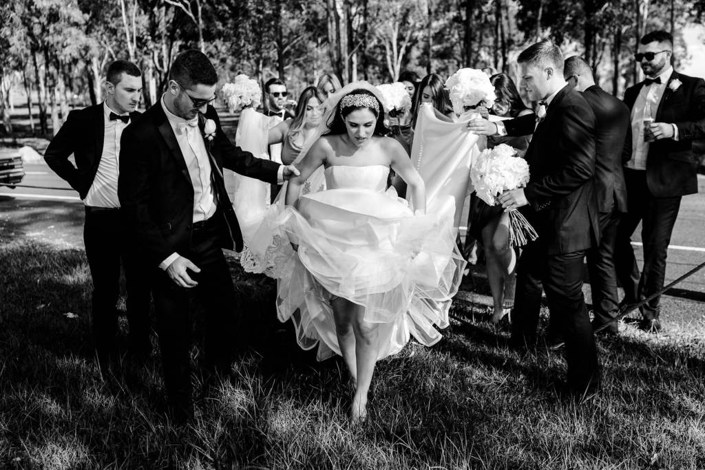 WESTERN-SYDNEY-PARKLANDS-THE-DAIRY-ABBOTSBURY-SYDNEY-PHOTOGRAPHERS-ANELLOWEDDINGS-WALKING-BRIDE