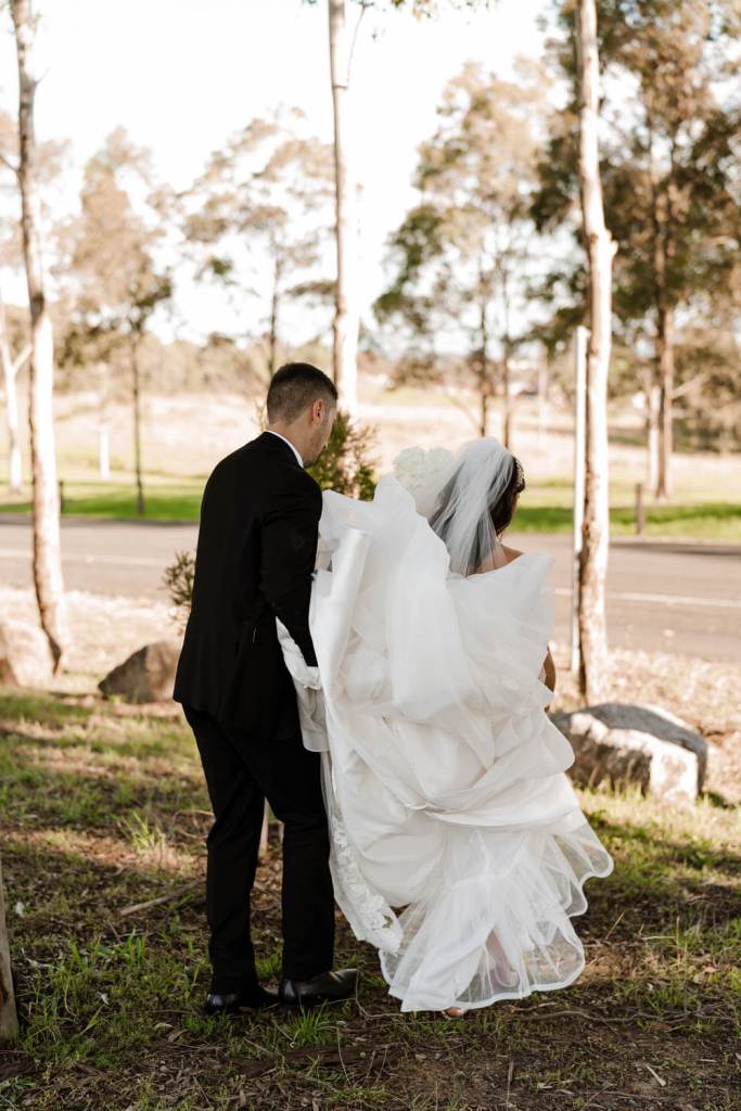 WESTERN-SYDNEY-PARKLANDS-THE-DAIRY-ABBOTSBURY-SYDNEY-PHOTOGRAPHERS-ANELLOWEDDINGS-GLOWING-BRIDE-AND-GROOM