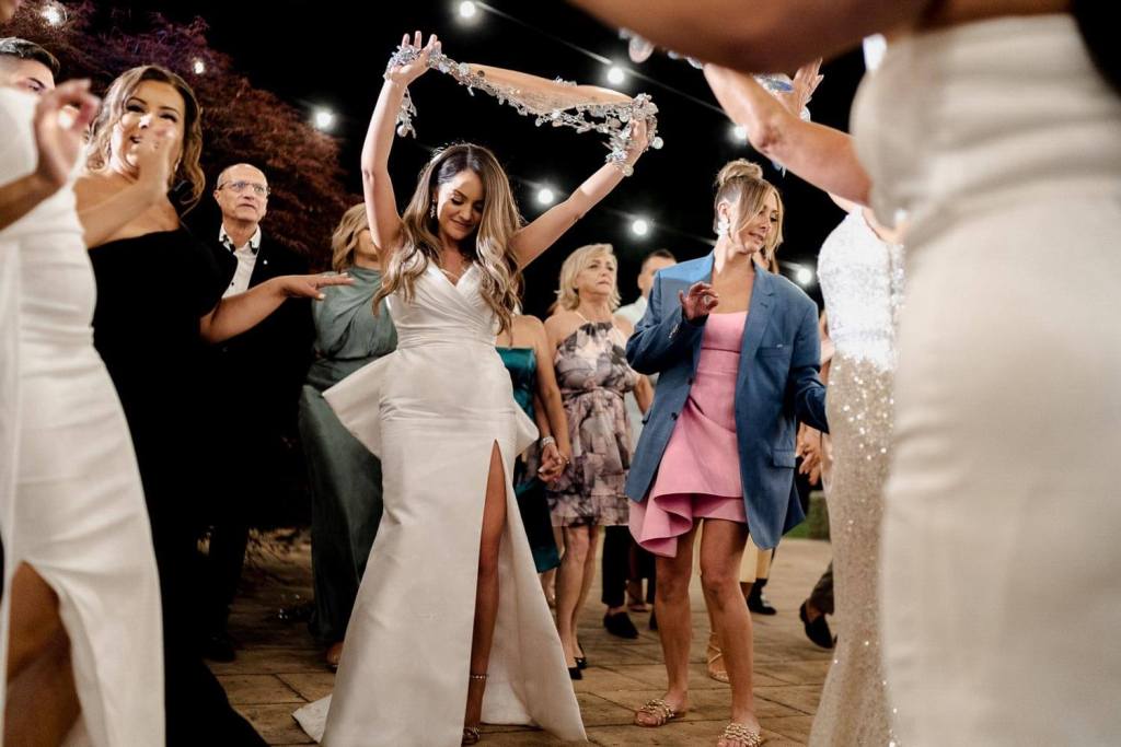 bride dancing with traditons